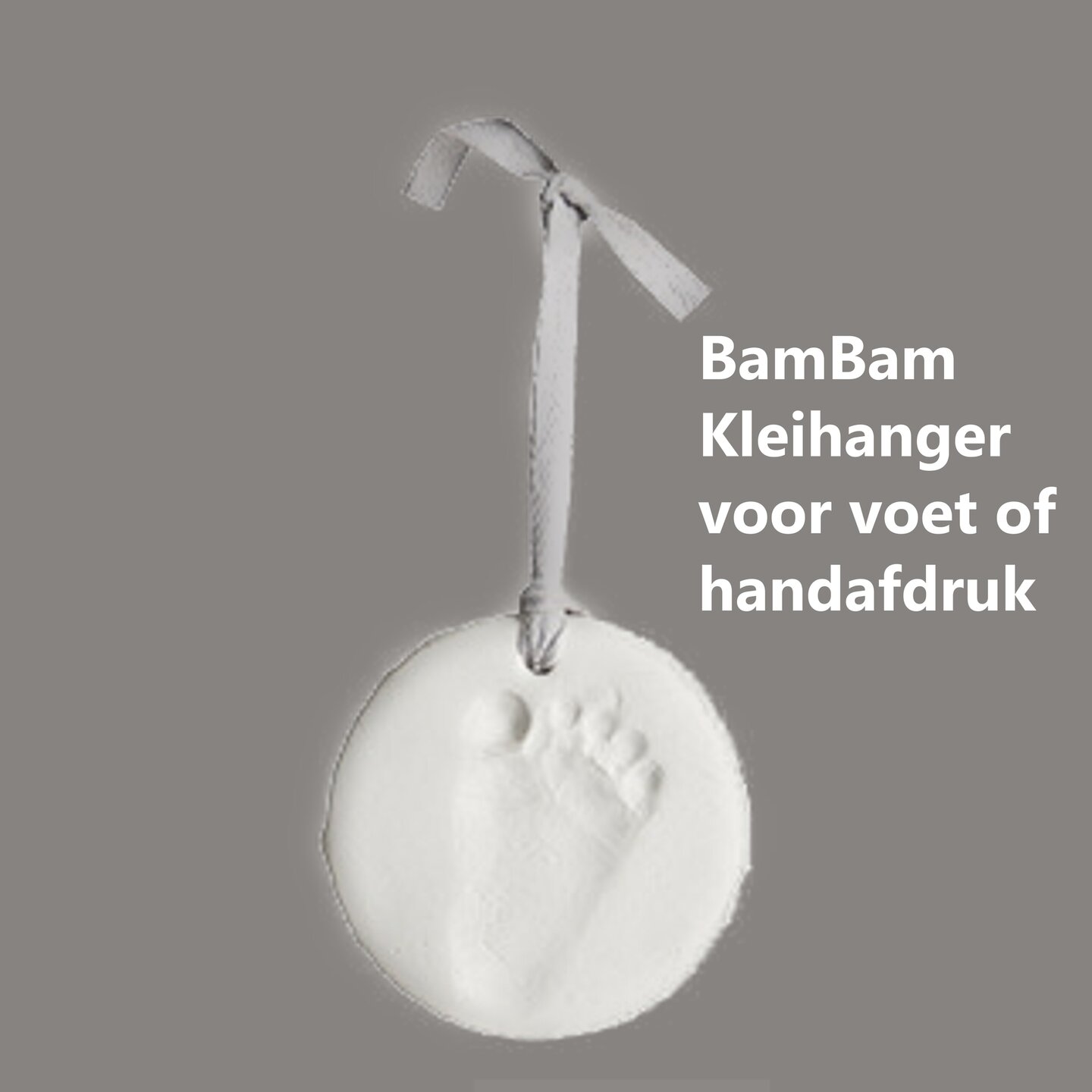 Babymutsje met kleihanger en sokjes