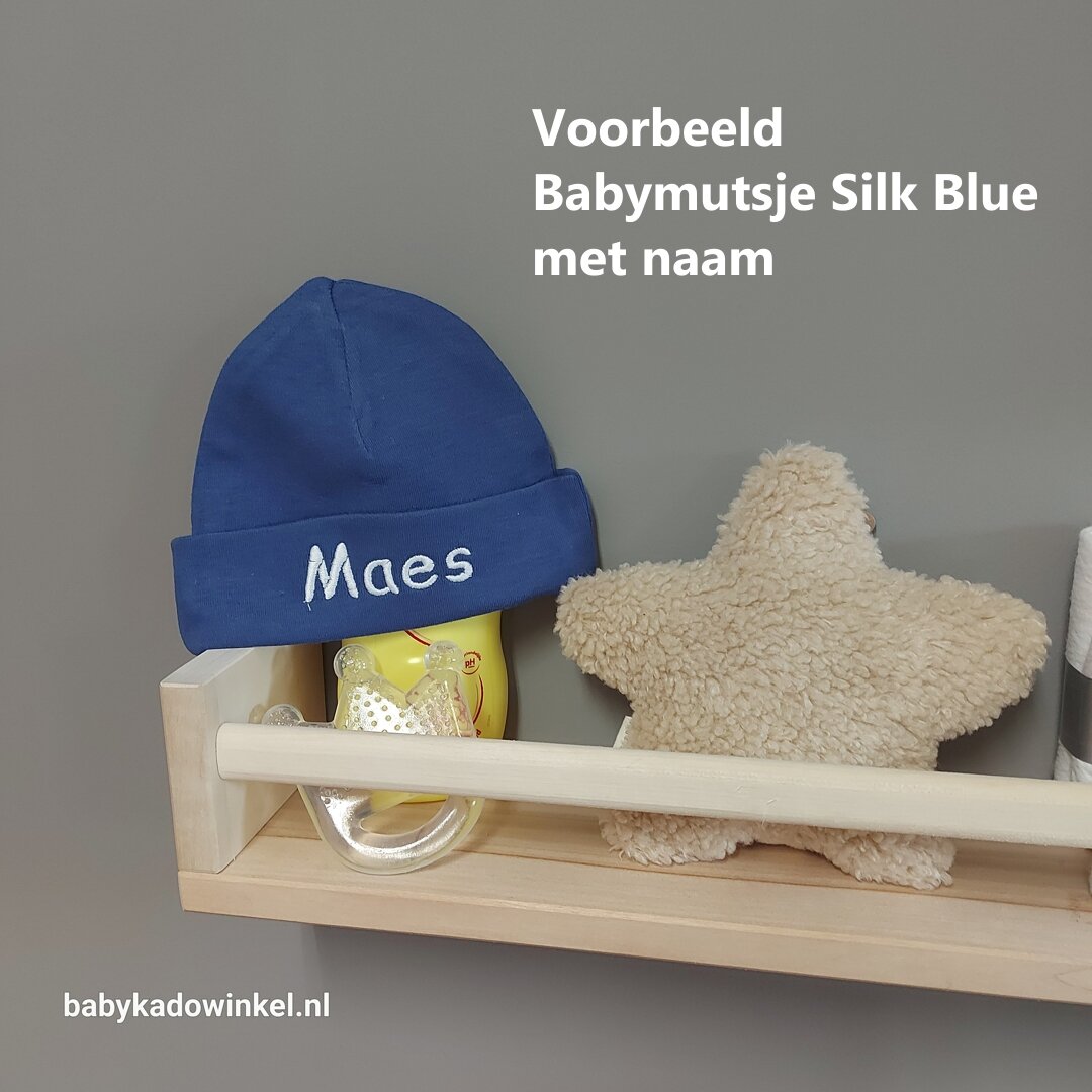 Babymutsje met kleihanger en sokjes